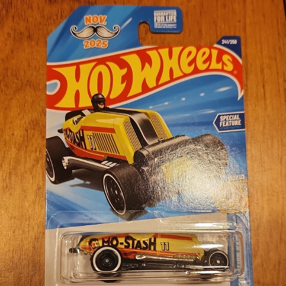 Hot Wheels Mo-Stash Toy Car - Yellow and Black
